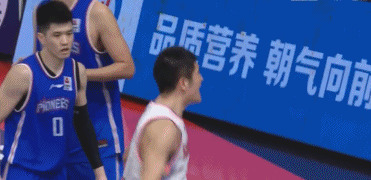 刺激！陈辰底角三分不中 张殿梁二次进攻完成绝杀