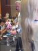 为啥此不与lisa互动！？孙兴慜与韩裔女歌手互动有说有笑🤣